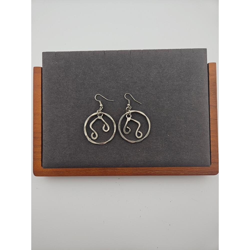 Silver Tone Hammered Metal Musical Note Earrings Dangle Drop Medallion Artsy